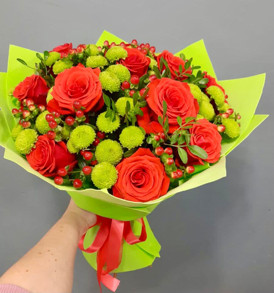 Букет цветов из: Хризантемы и Розы в Кагальнике