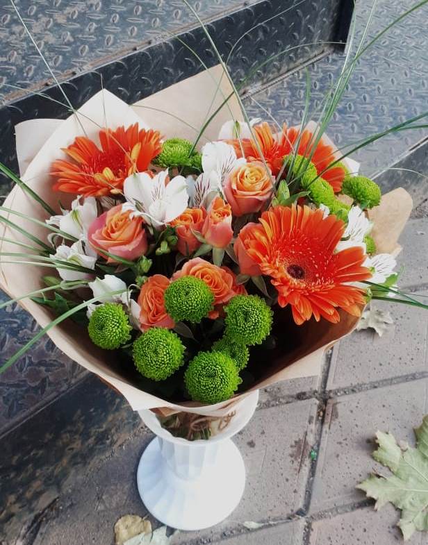 Букет цветов из: Герберы, Хризантемы, Альстромерии и Розы в Кагальнике