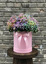 Цветочная композиция из Гипсофила и Розы в шляпной коробке в Кагальнике
