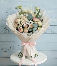 Букет цветов из:  Розы и Лизиантусы #REPLACE_PRED# Кагальнике