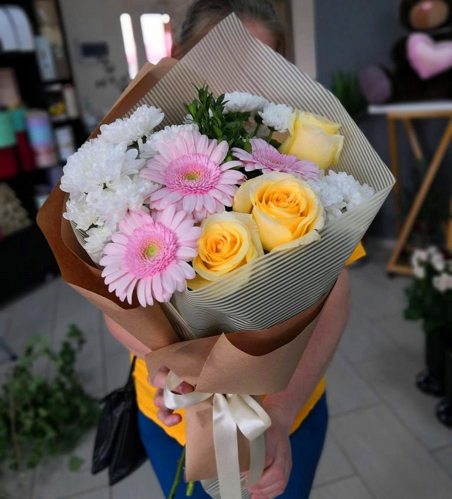 Букет цветов из: Герберы, Розы и Хризантемы в Кагальнике