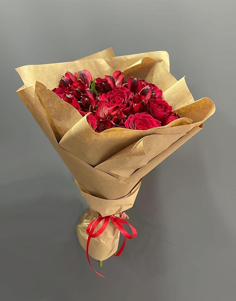 Букет цветов из: Альстромерии и Розы в Кагальнике