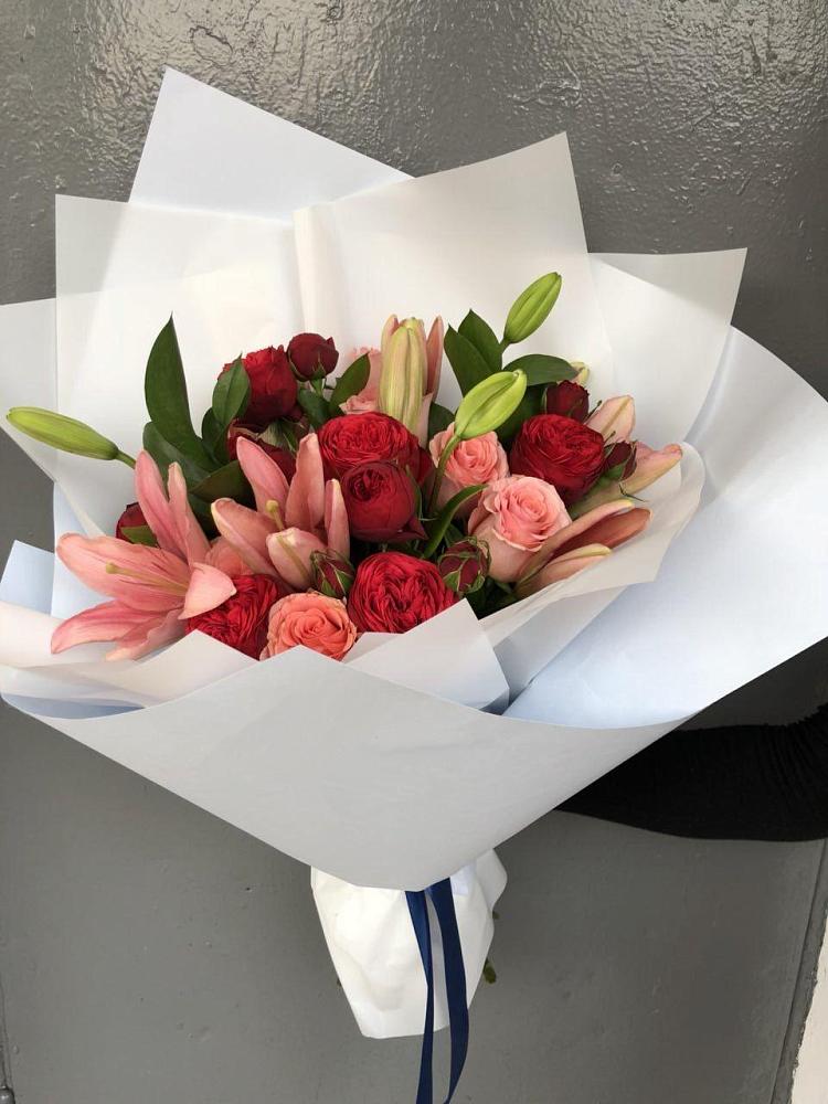 Букет цветов из: Лилии и Розы в Кагальнике