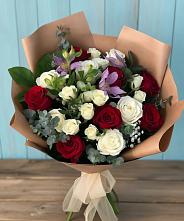 Букет цветов из:  Розы и Альстромерии #REPLACE_PRED# Кагальнике