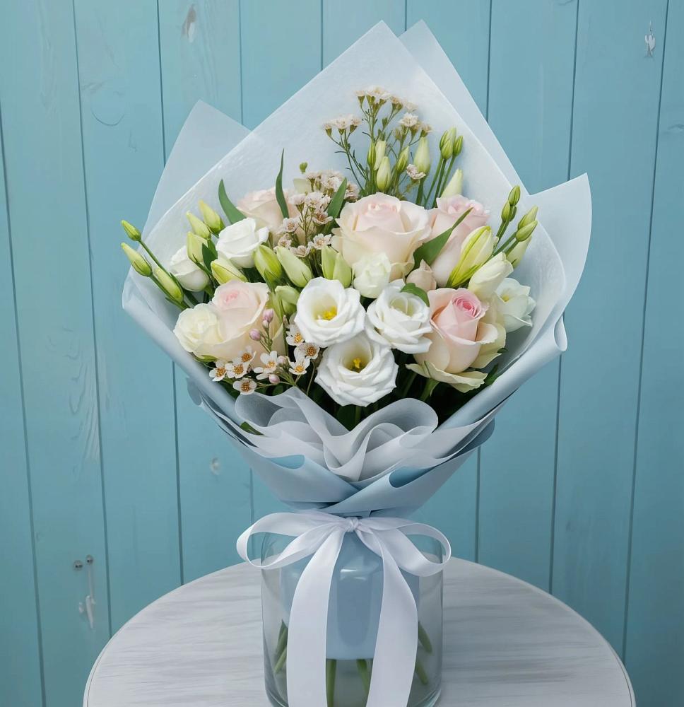 Букет цветов из: Розы и Лизиантусы в Кагальнике