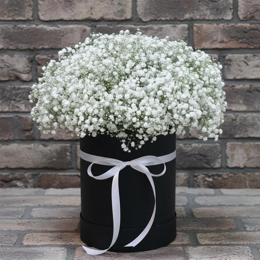 Цветочная композиция из Гипсофила в шляпной коробке в Кагальнике