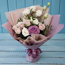 Букет цветов из:  Розы и Лизиантусы #REPLACE_PRED# Кагальнике