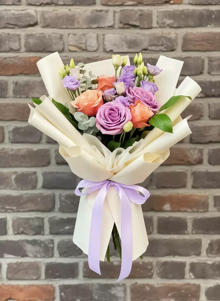 Букет цветов из: Лизиантусы и Розы в Кагальнике