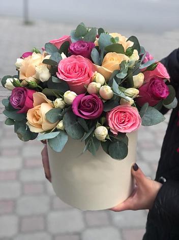Цветочная композиция из Розы в шляпной коробке в Кагальнике