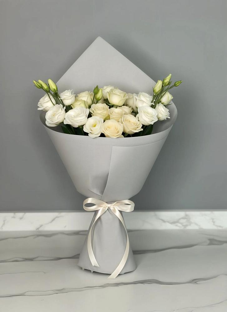 Букет цветов из: Розы и Лизиантусы в Кагальнике