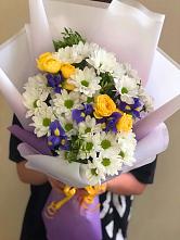 Букет цветов из:  Ирисы, Хризантемы и Розы #REPLACE_PRED# Кагальнике