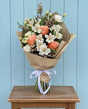 Букет цветов из:  Альстромерии, Лизиантусы, Розы и Хризантемы в Кагальнике