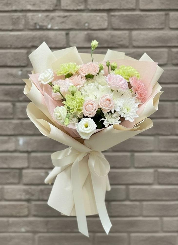 Букет цветов из: Гвоздики, Розы, Лизиантусы и Хризантемы в Кагальнике