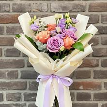 Букет цветов из:  Лизиантусы и Розы #REPLACE_PRED# Кагальнике