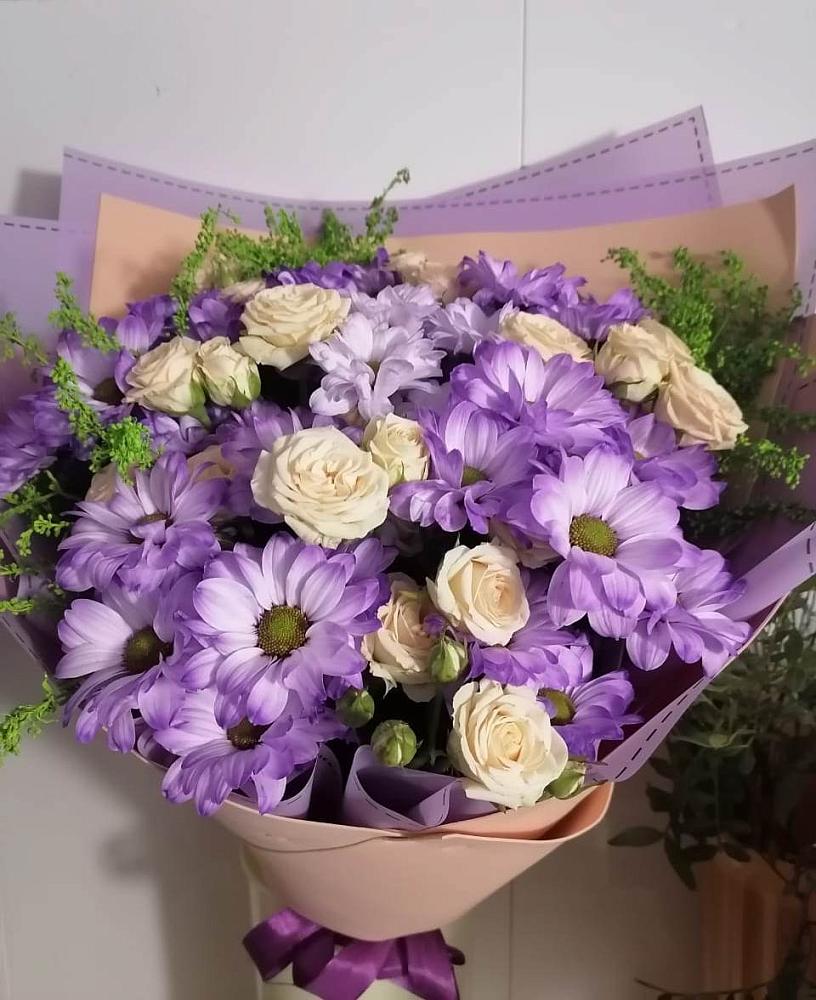 Букет цветов из: Хризантемы и Розы в Кагальнике