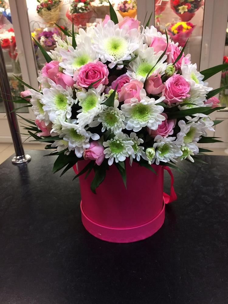 Цветочная композиция из Розы и Хризантемы в шляпной коробке в Кагальнике