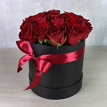 Цветочная композиция из Розы в шляпной коробке в Кагальнике