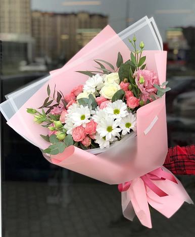 Букет цветов из: Розы, Лизиантусы и Хризантемы в Кагальнике