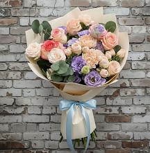 Букет цветов из:  Розы, Лизиантусы и Гвоздики #REPLACE_PRED# Кагальнике